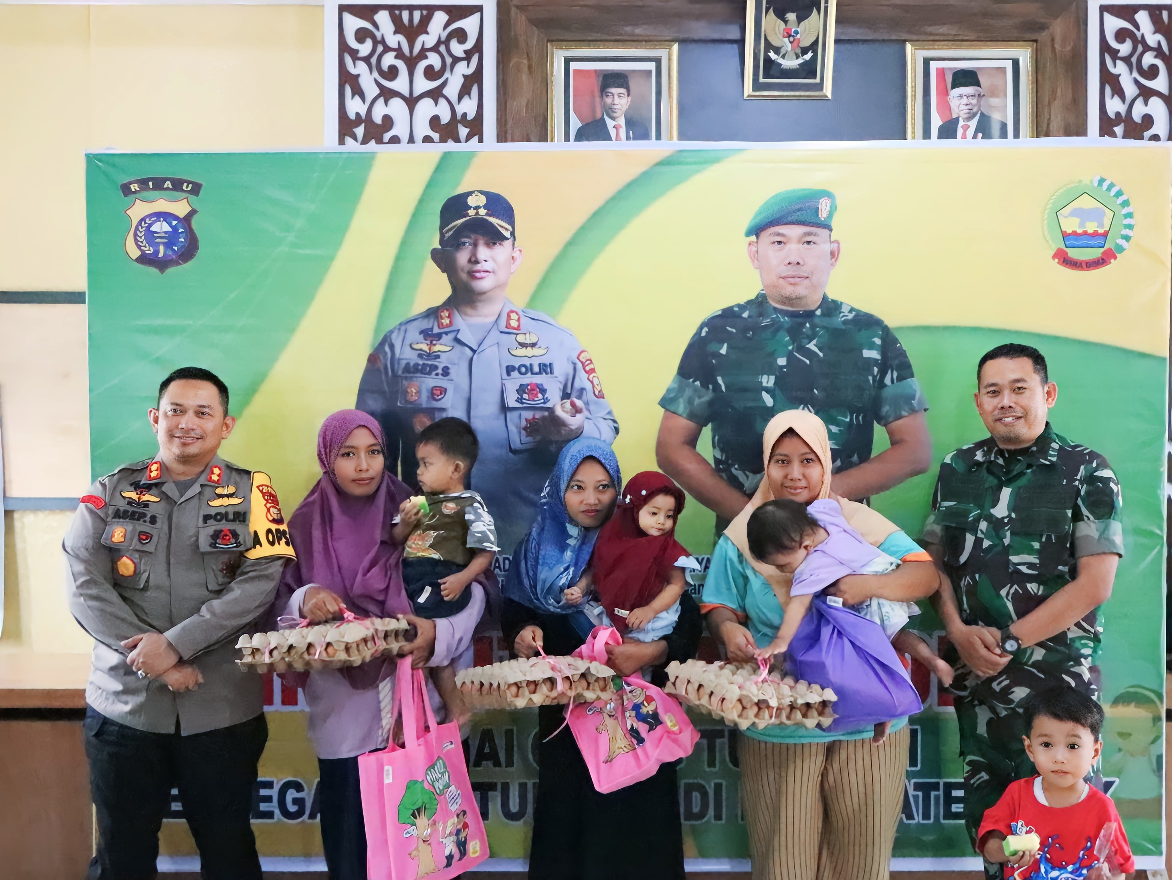 Cooling System Dengan  Peduli Anak Stunting AKBP Asep Sujarwadi Bersinergi Dengan Dandim 0322 Siak Jadi Orang Tua Asuh